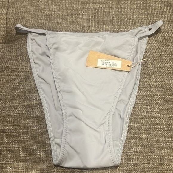 Skims Fits everybody cheeky String Bikini - Picture 4 of 6